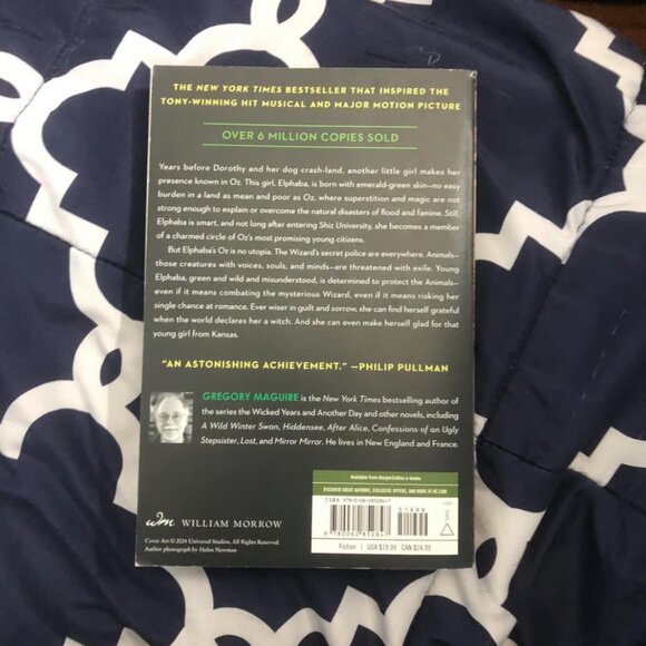 Wicked Movie Tie-In Novel - Picture 2 of 6